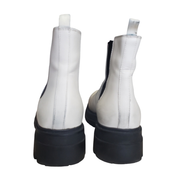 Marc Fisher Pirro Ivory Leather Round Toe Pull On Lug Sole Chelsea Women Sz 10M - Picture 4 of 12